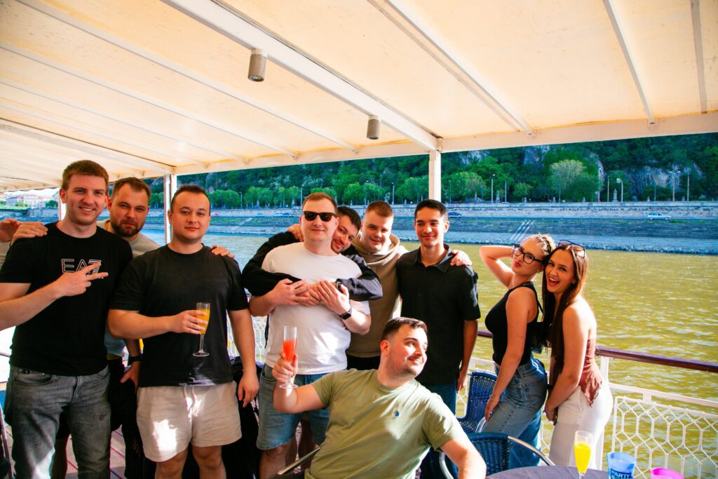 20250510_prosecco_boat_fullsize_szmg-28-min