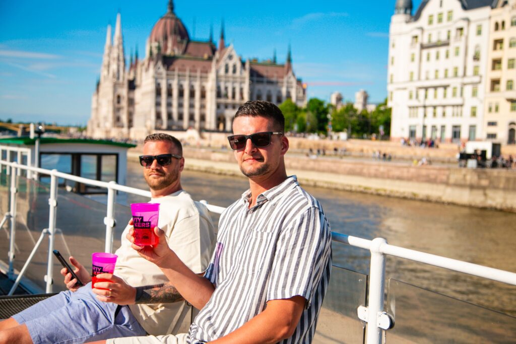 20250510_prosecco_boat_fullsize_szmg-3-min
