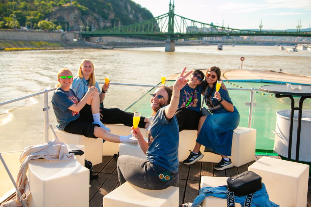20250510_prosecco_boat_fullsize_szmg-31-min