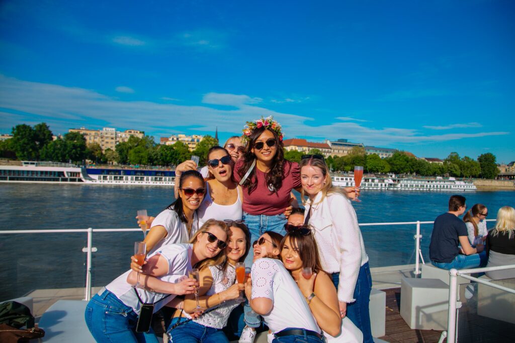 20250510_prosecco_boat_fullsize_szmg-32-min