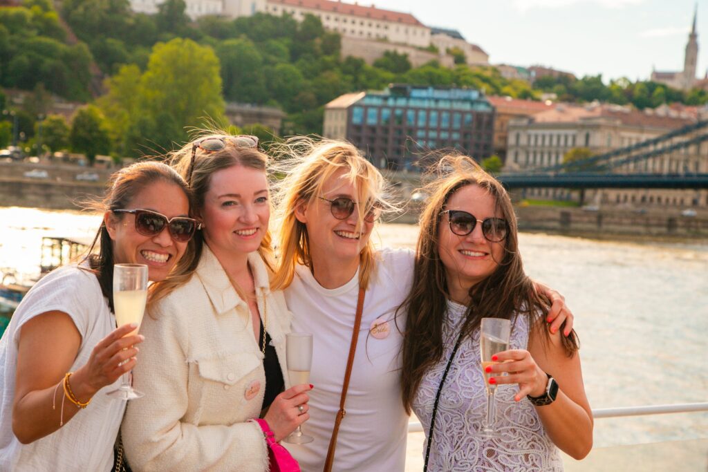 20250510_prosecco_boat_fullsize_szmg-47-min